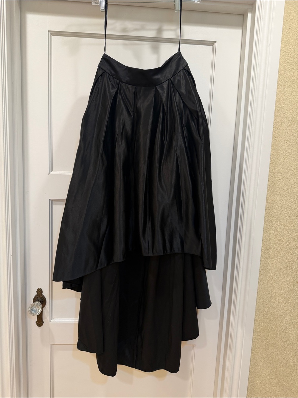 Ignite Evenings Black High-Low Pleated Satin Skirt size 6